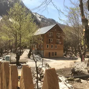 Adenisi Guest house